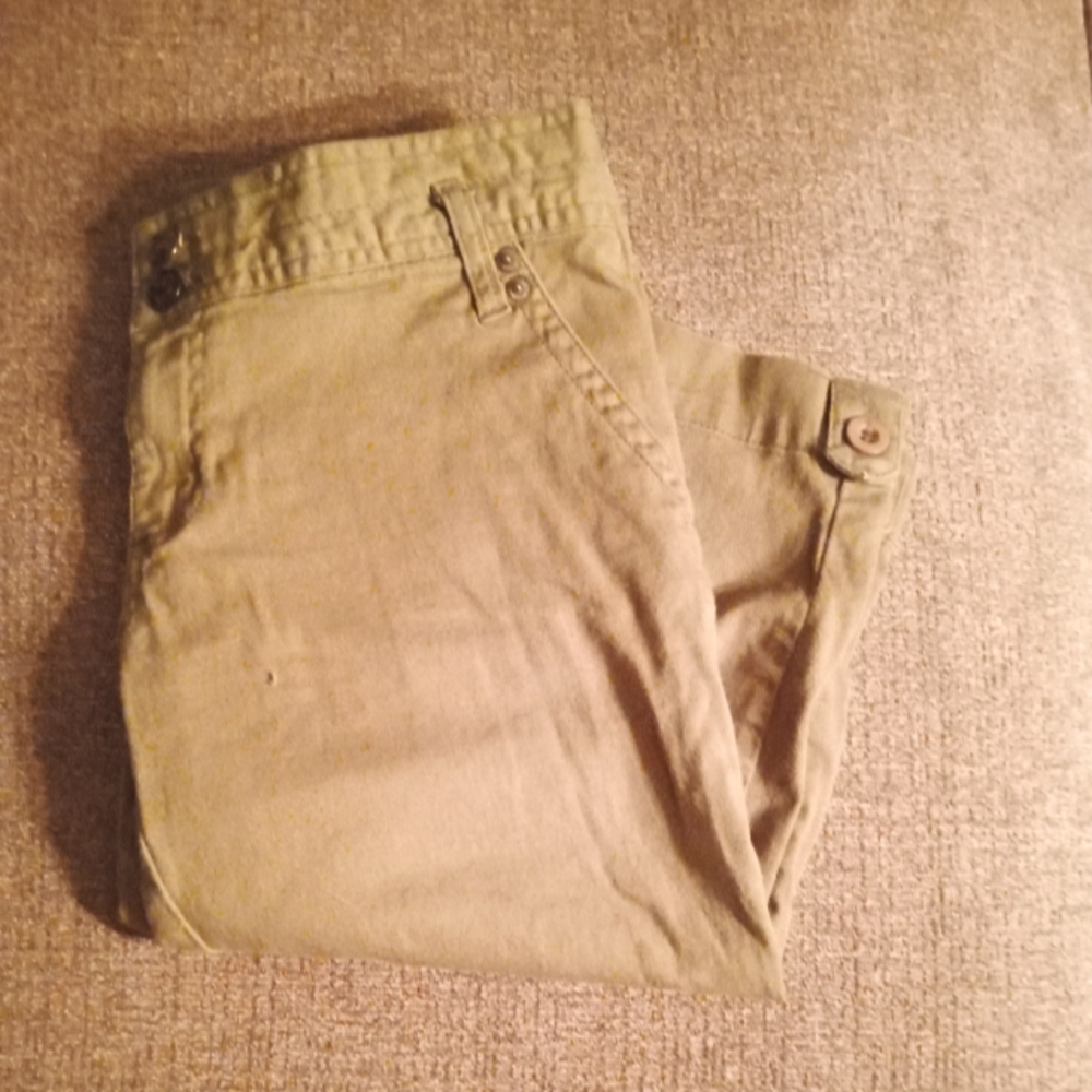 AR ti fact Green Capris
